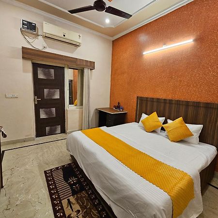 Krishna'S Land Otel Vrindāvan Dış mekan fotoğraf