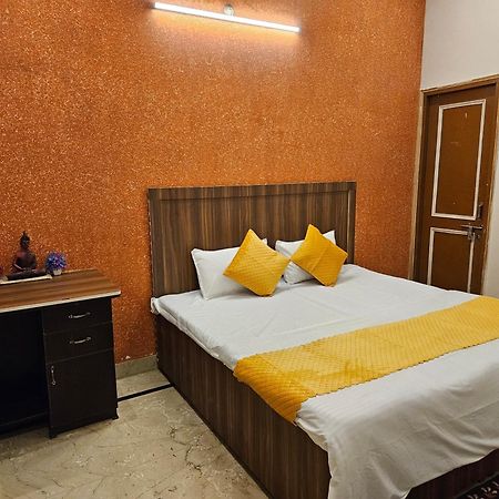 Krishna'S Land Otel Vrindāvan Dış mekan fotoğraf