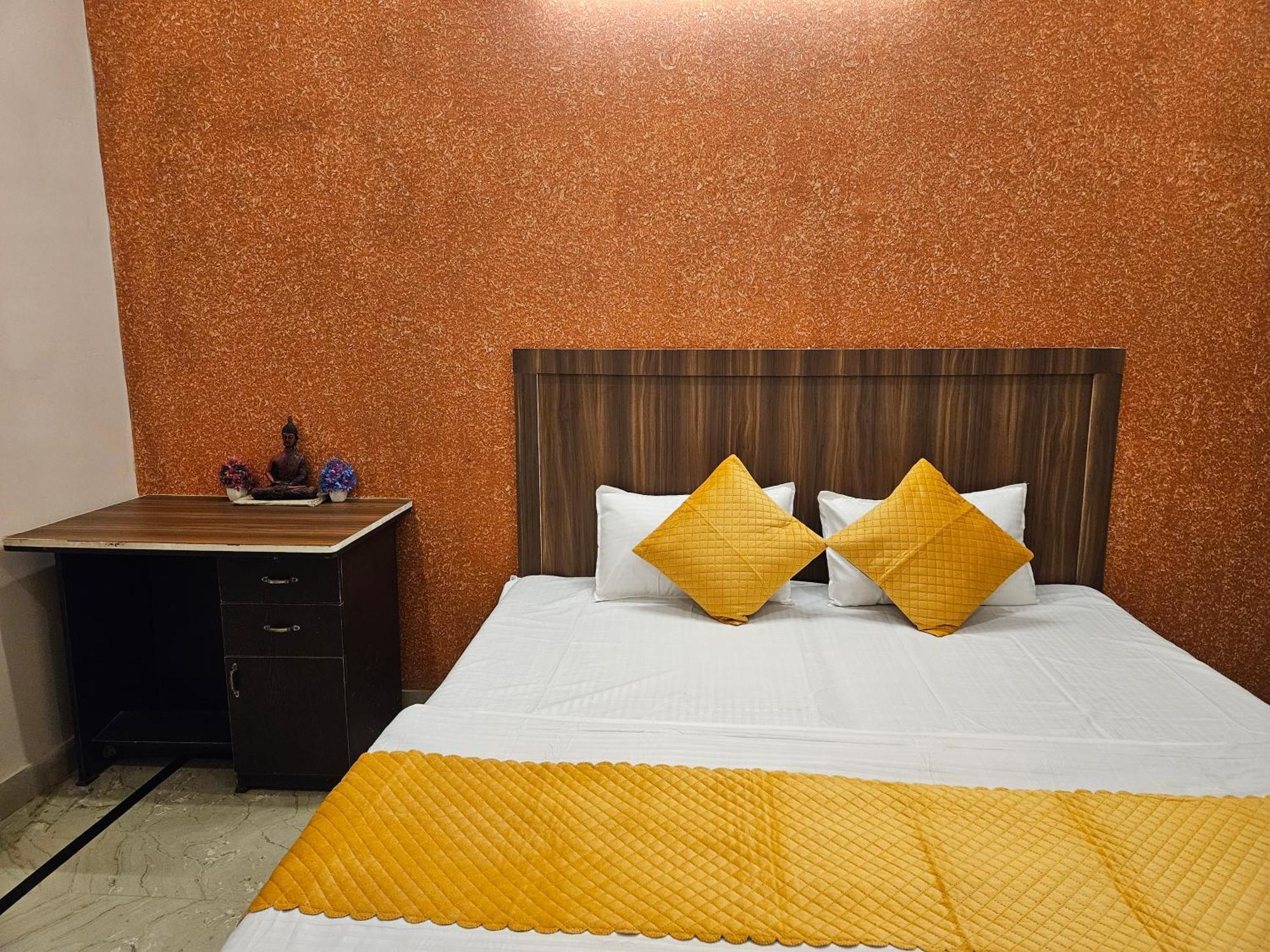 Krishna'S Land Otel Vrindāvan Dış mekan fotoğraf