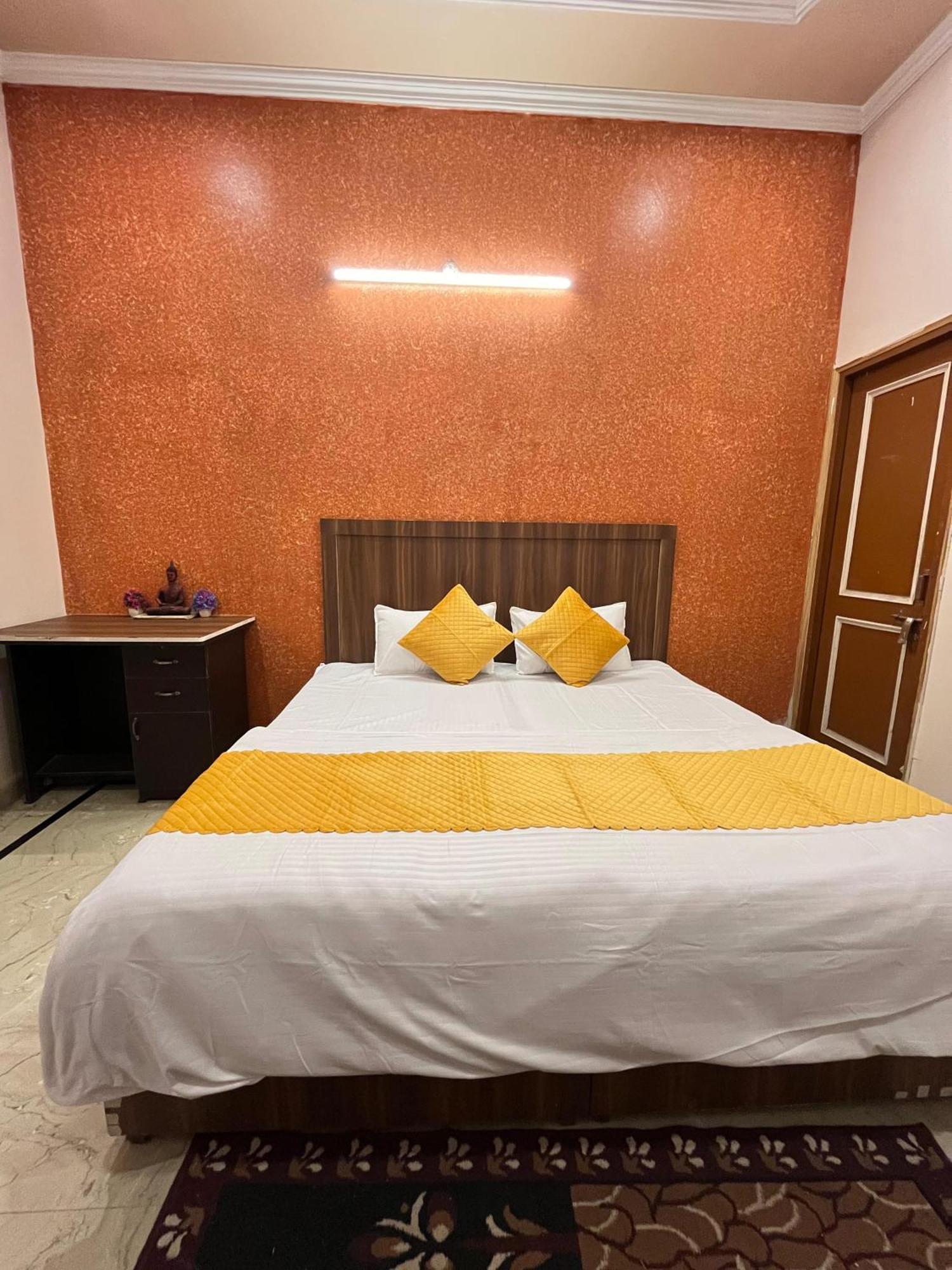 Krishna'S Land Otel Vrindāvan Dış mekan fotoğraf